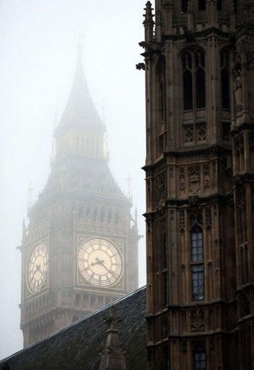 Біг-Бен у тумані, Лондон, Англія